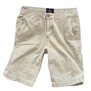 Men’s size 28 green American Eagle khaki shorts